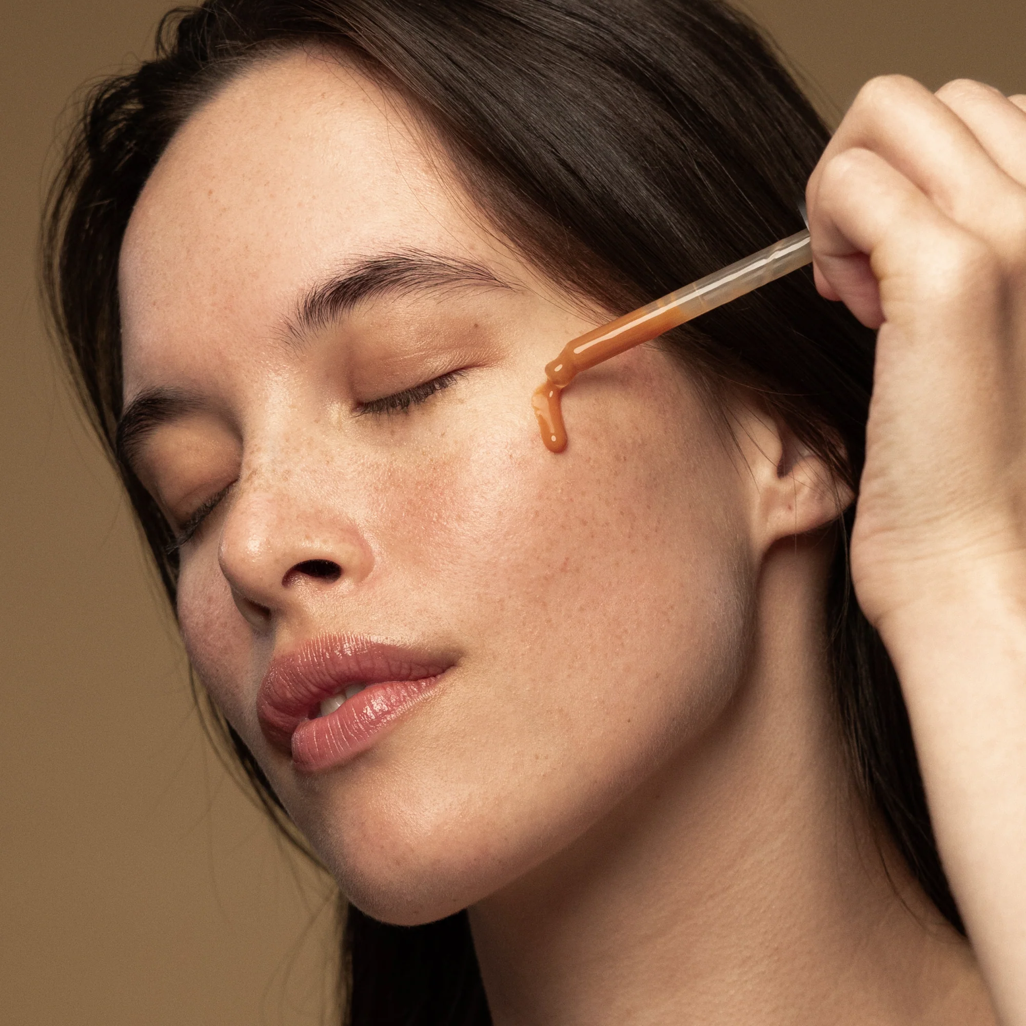 Hosanna Pro-Collagen Plumping Serum - Image 3