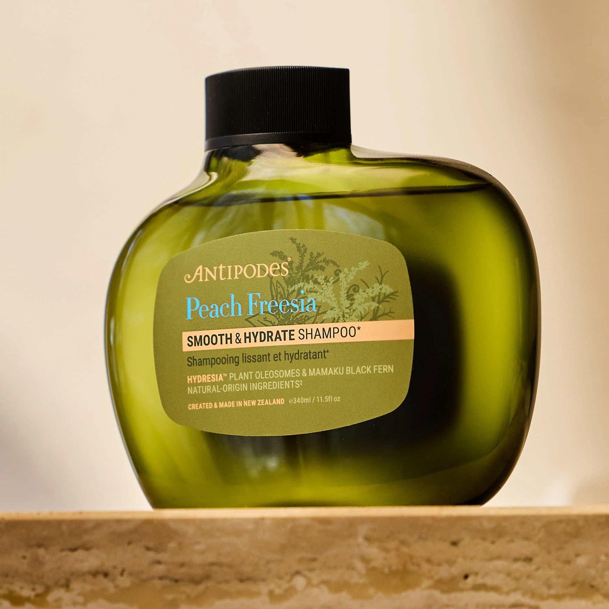 Smoothing and Moisturizing Shampoo with Peach and Freesia - Image 3