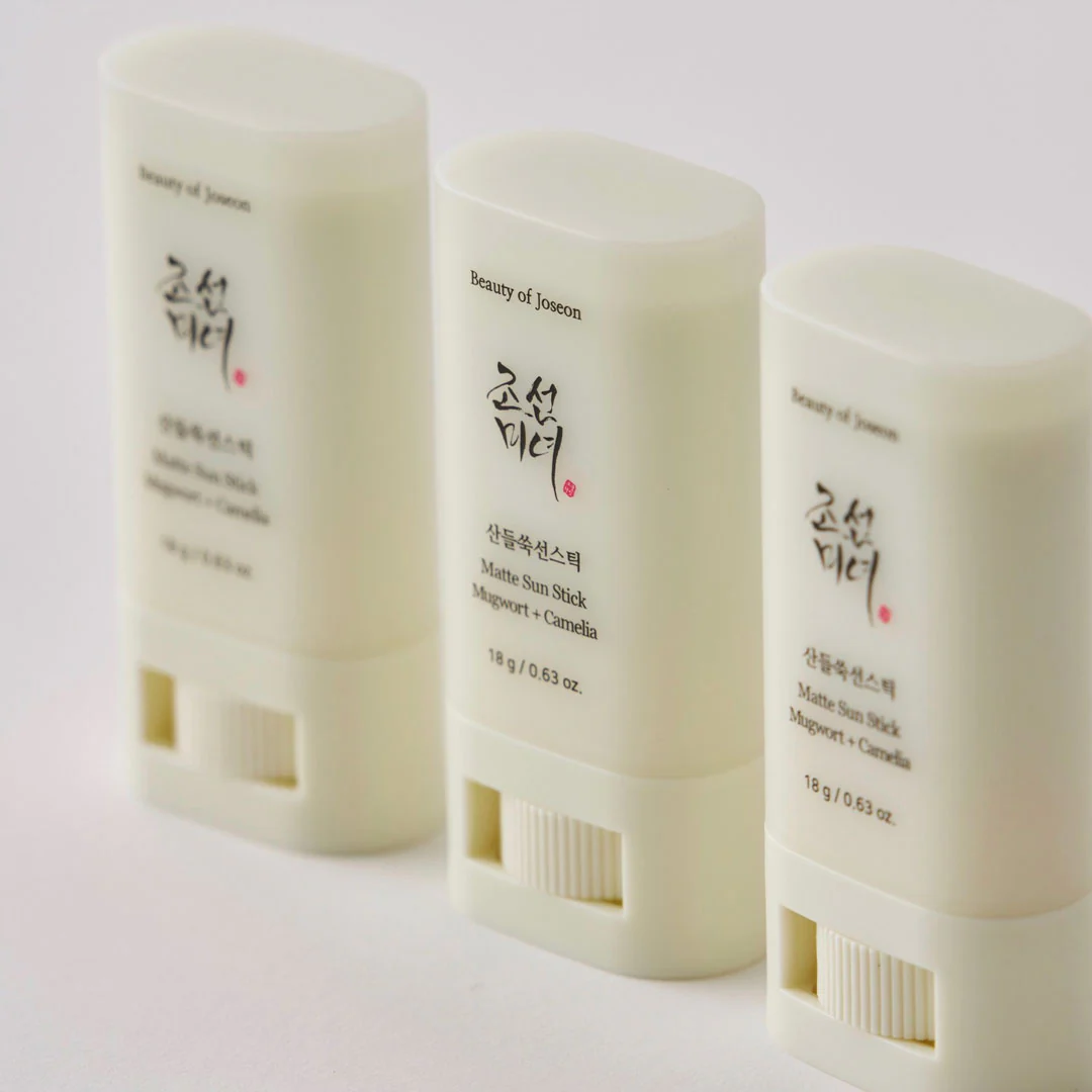 Sun Stick SPF50+ Pa++++ Wormwood + Green Tea - Image 3