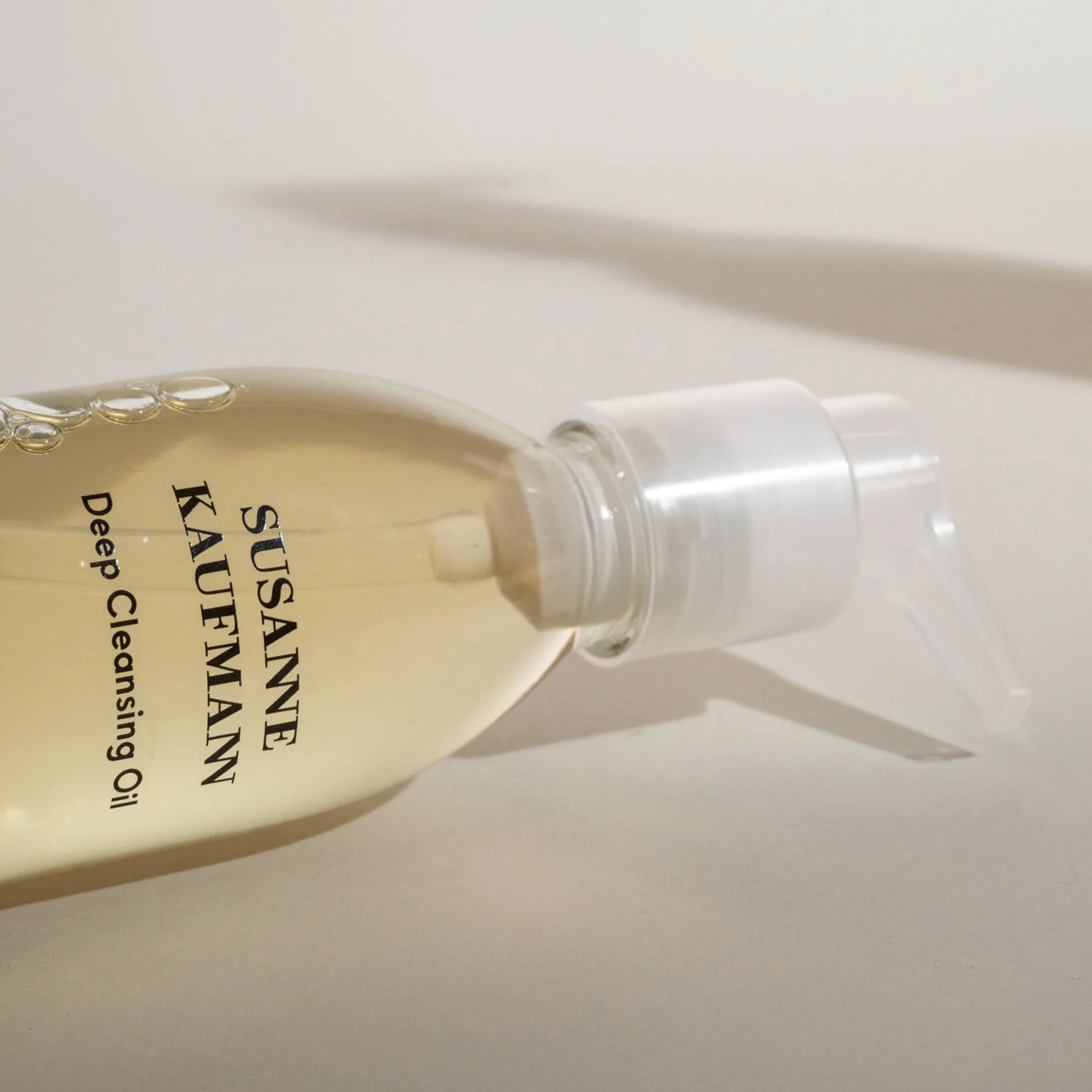Deep Cleansing Oil: Moisturizing Makeup Remover - Image 3