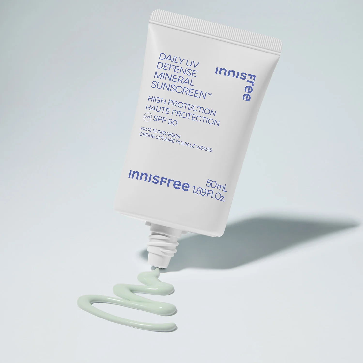 Daily UV Defense Mineral Sunscreen SPF 50 Protection Solaire Minérale - Image 3