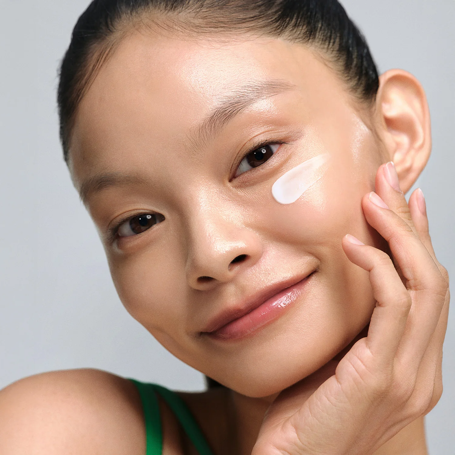 Green Tea Hyaluronic Hydrating Sun Serum SPF50 Sérum Solaire - Image 5
