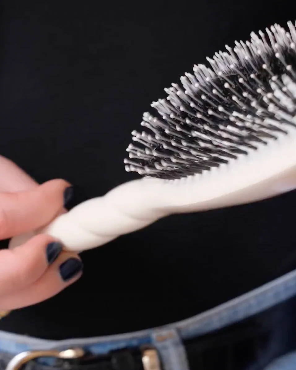 Brosse N°03 l'Indispensable Sensitive Scalp Brush - Image 10