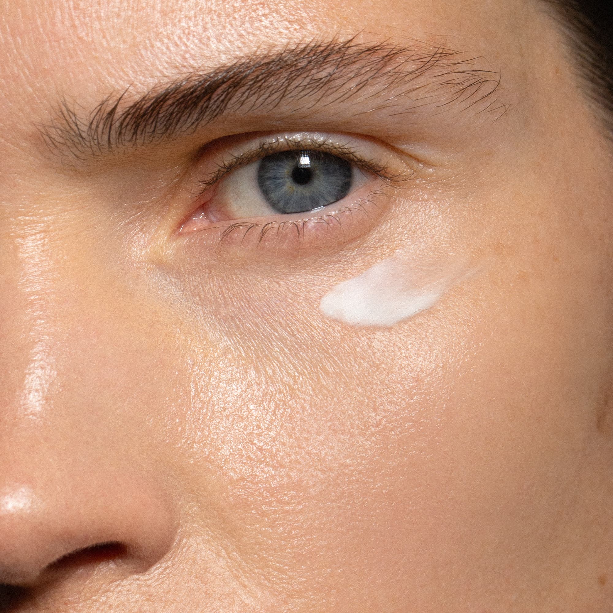 Retinol Alternative Plant-Powered Eye Serum Contour des Yeux - Image 3