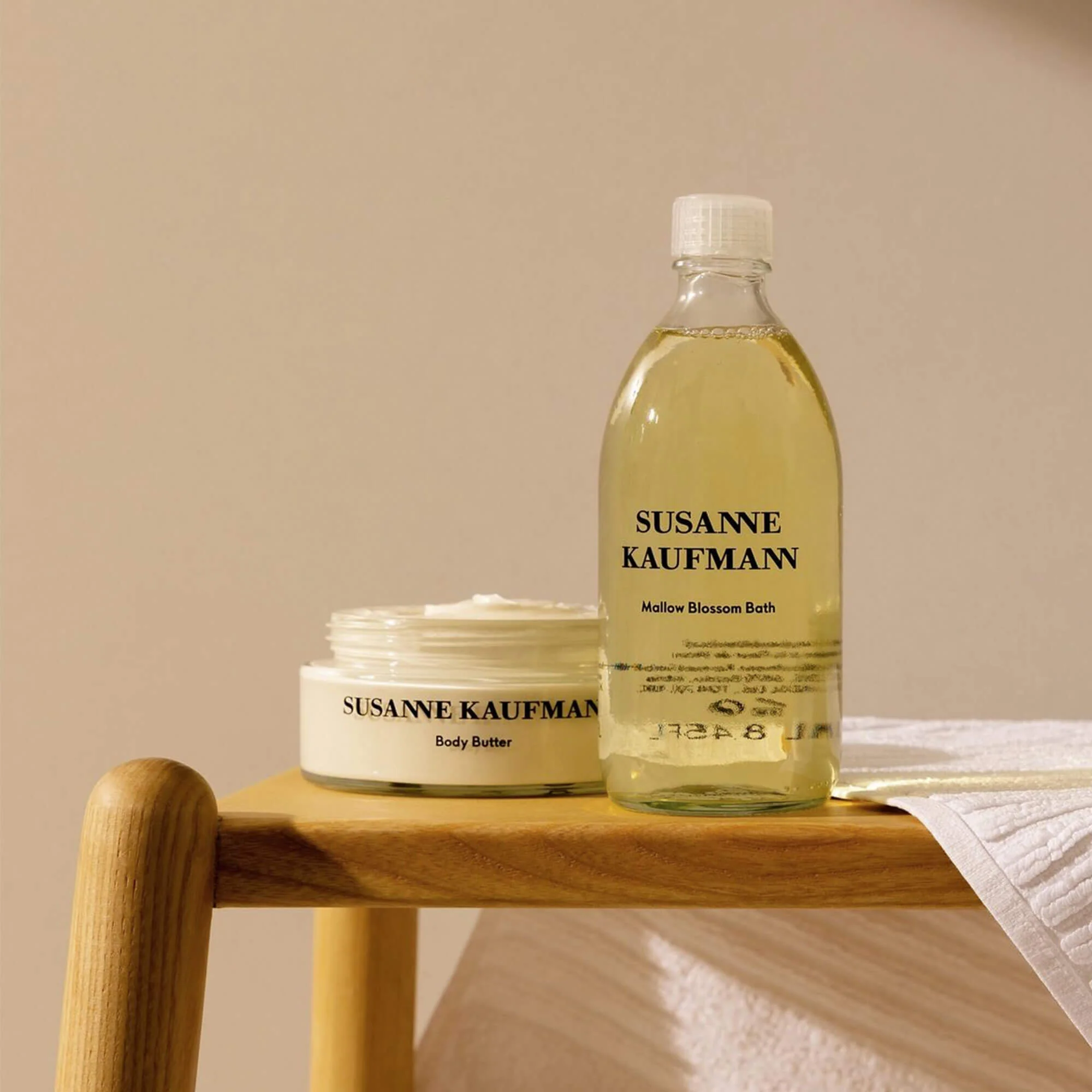 Mallow Blossom Bath Foaming Bath Gel - Image 3