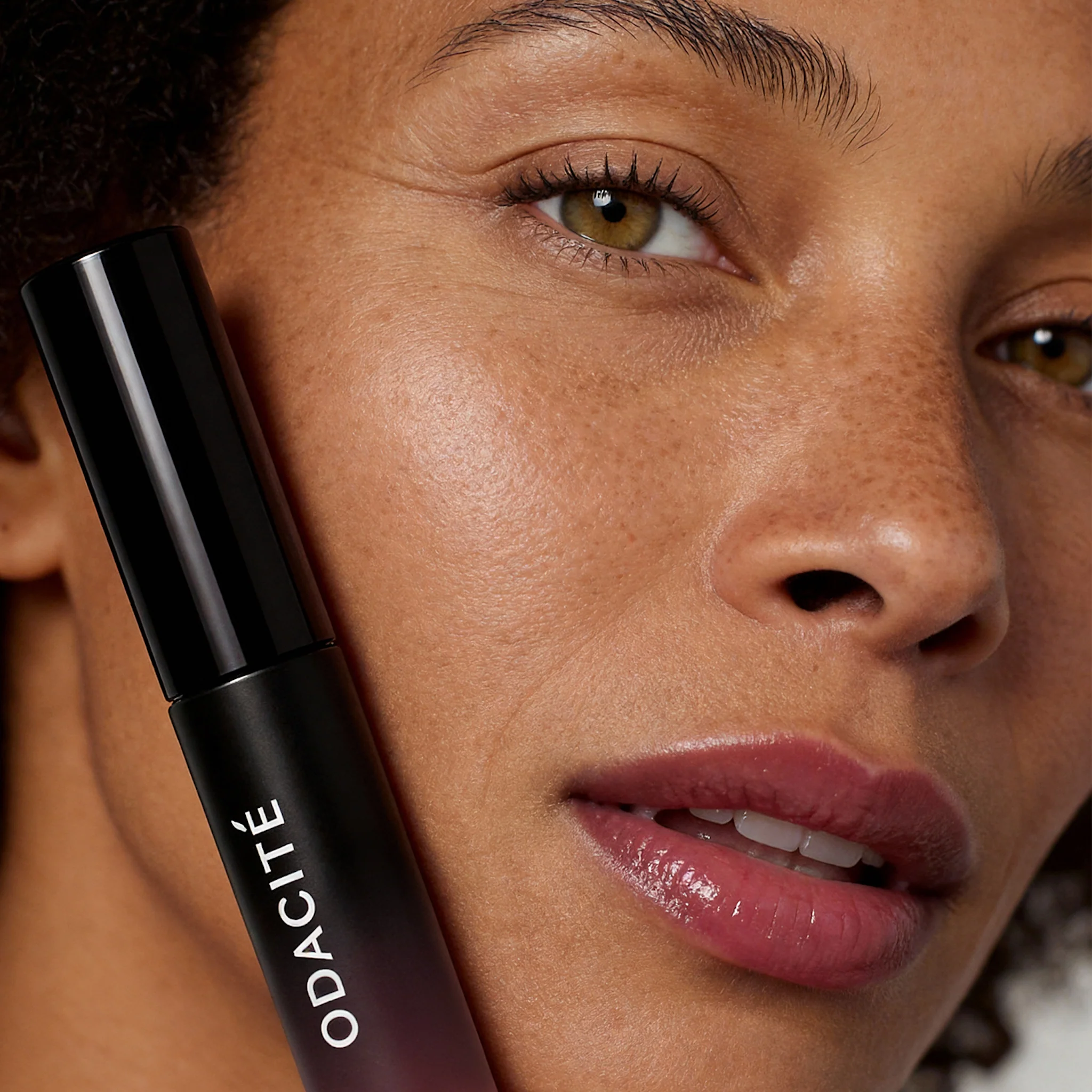 Lip Serum SPF 40 Nourishing Lip Serum - Image 9