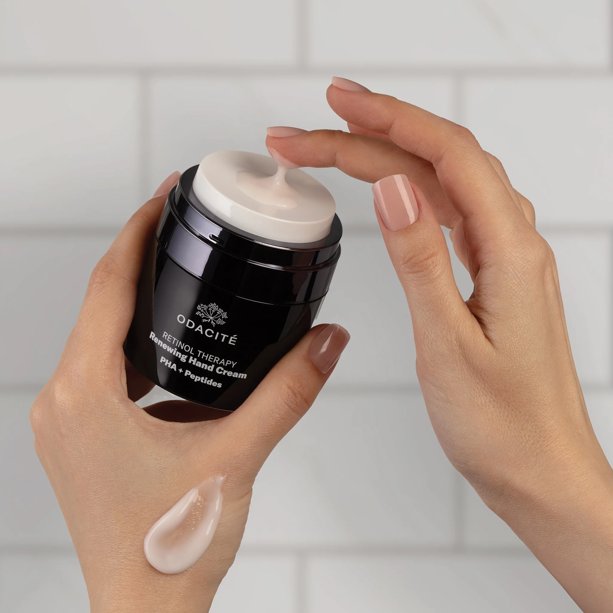 Retinol Therapy Renewing Hand Cream Crème Main Revitalisante - Image 5