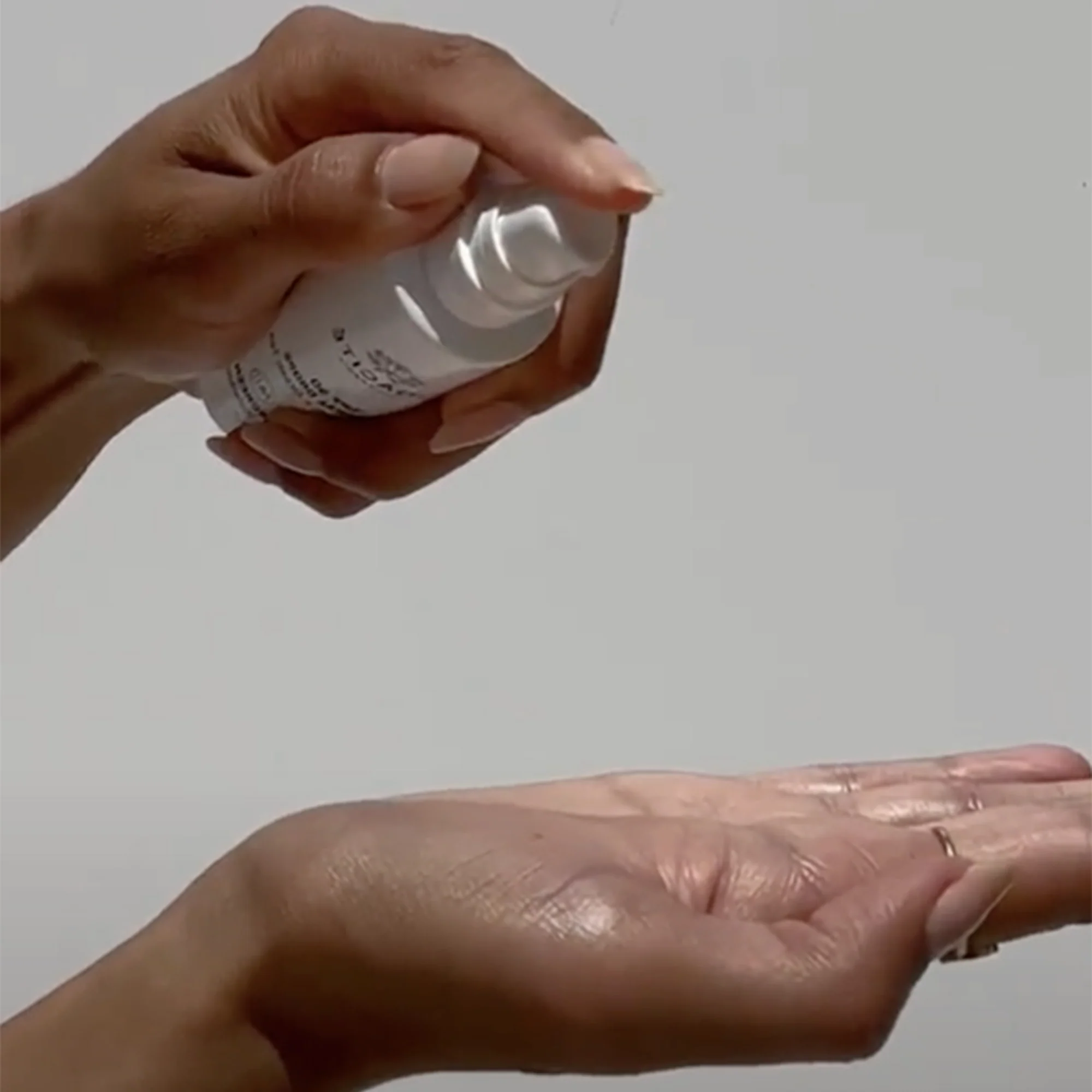 SPF50 Mineral Drops Niacinamide + Green Tea Sunscreen - Image 4