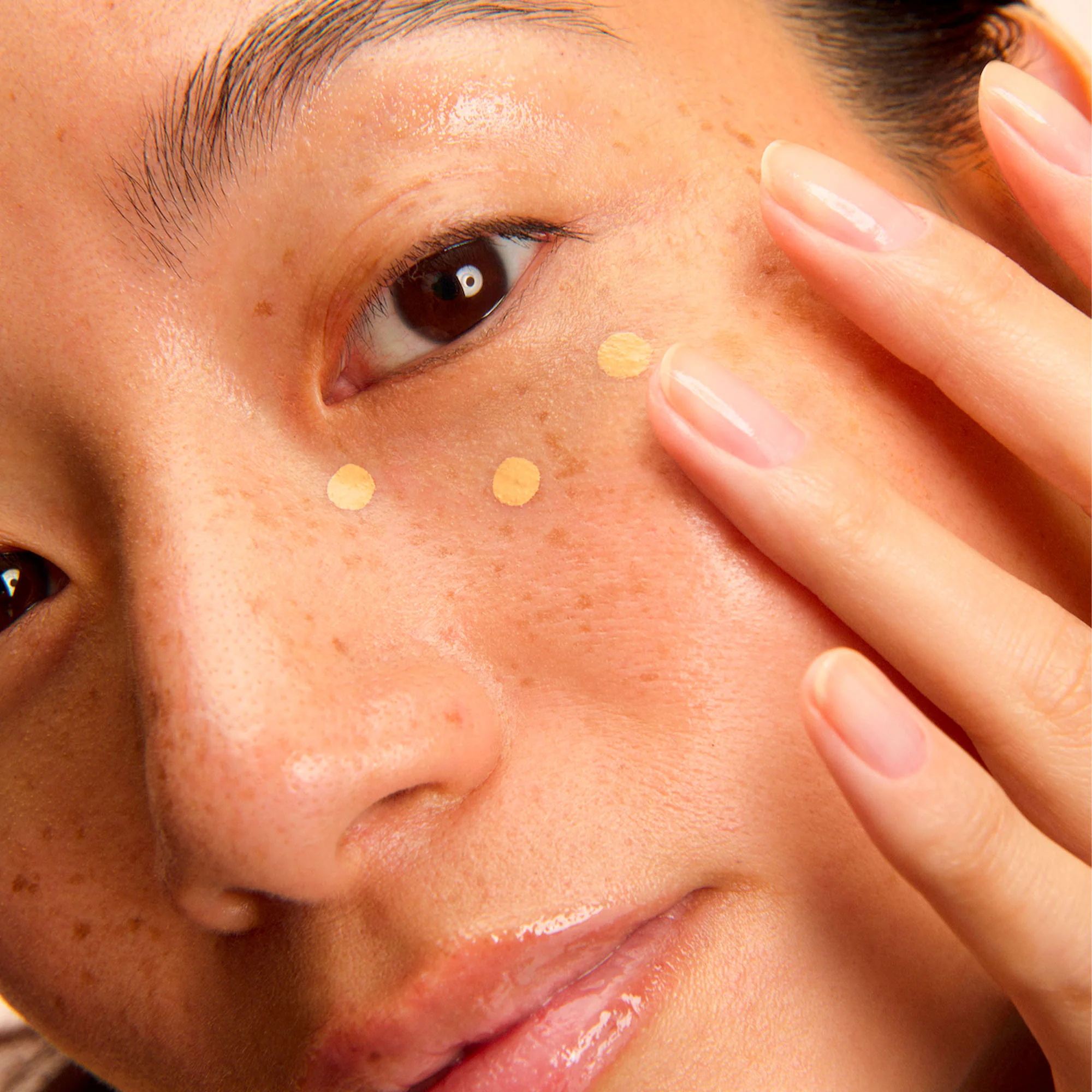 Brightening Eye Corrector - Image 3