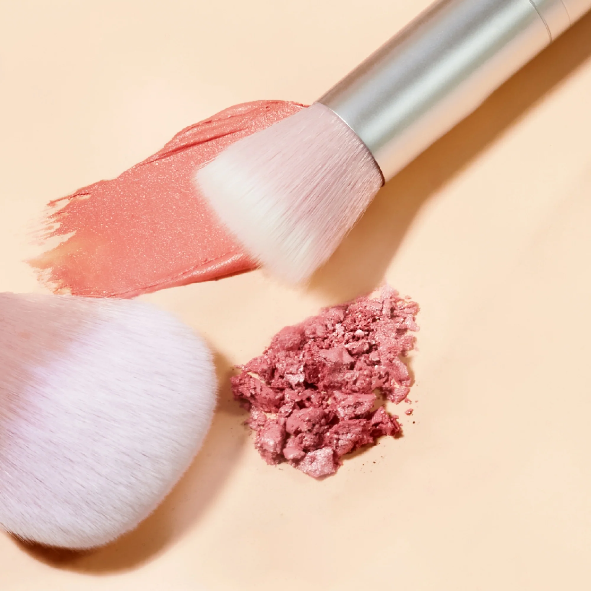 Skin2Skin Powder Blush Brush - Image 3