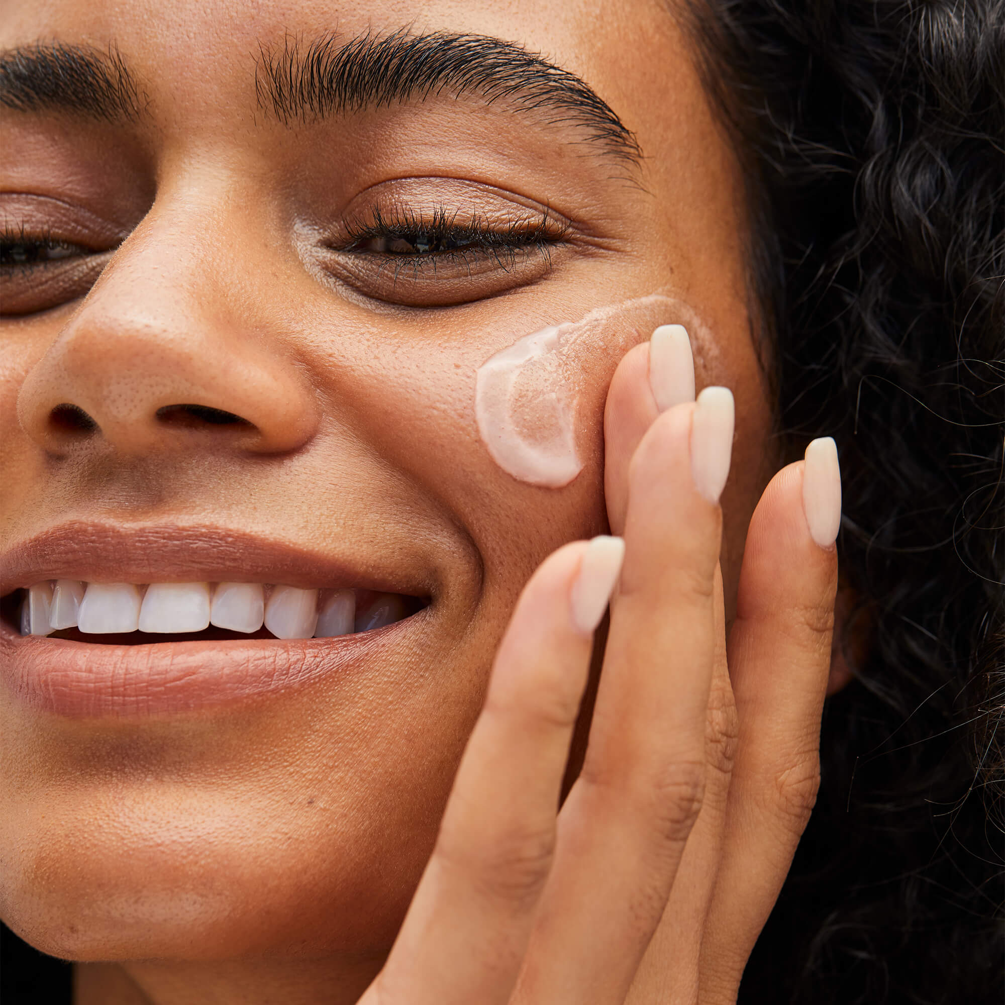 Re-Evolve Radiance Locking Primer Base de Teint Éclat - Image 2