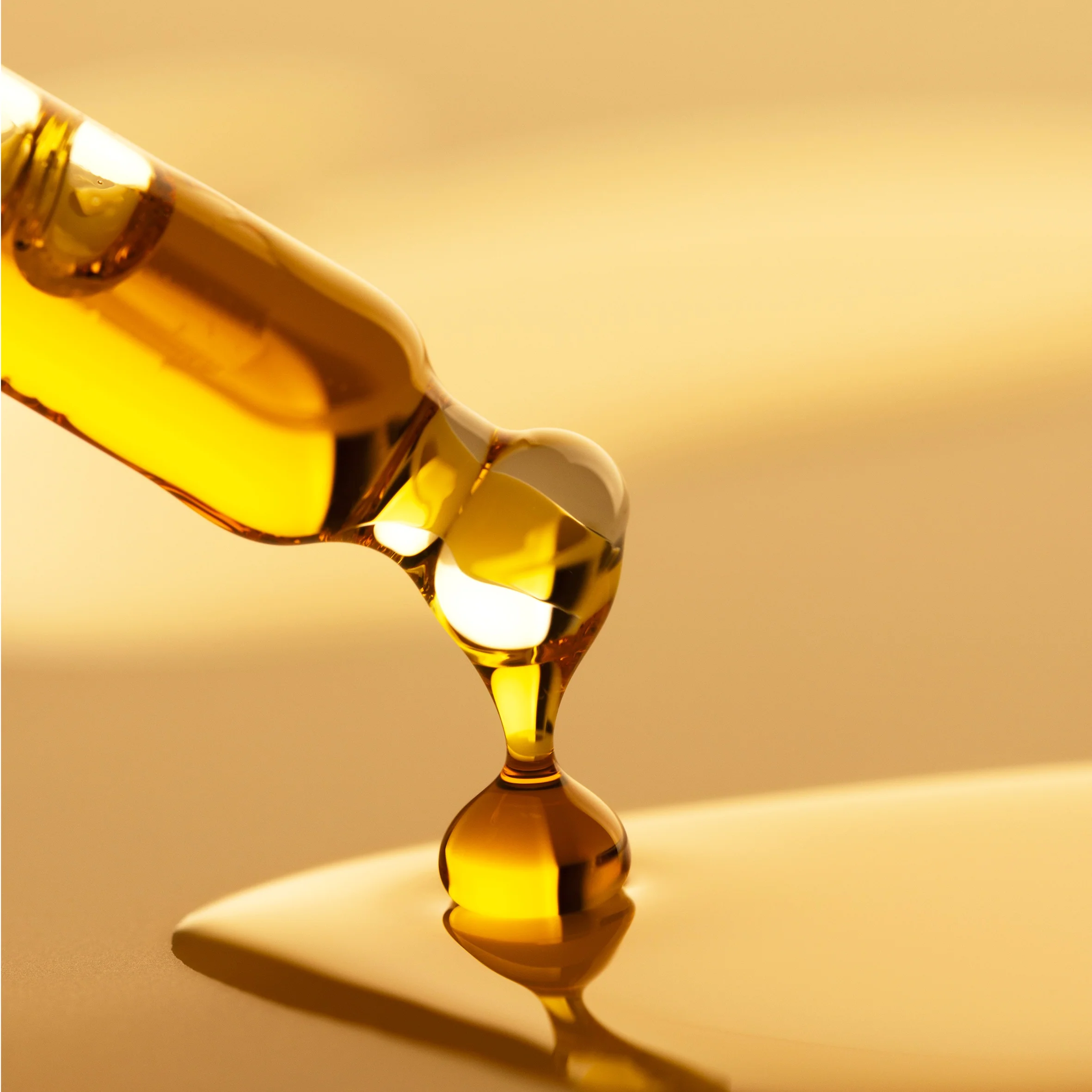 C.E.O. Glow Vitamin C & Turmeric Face Oil - Image 3