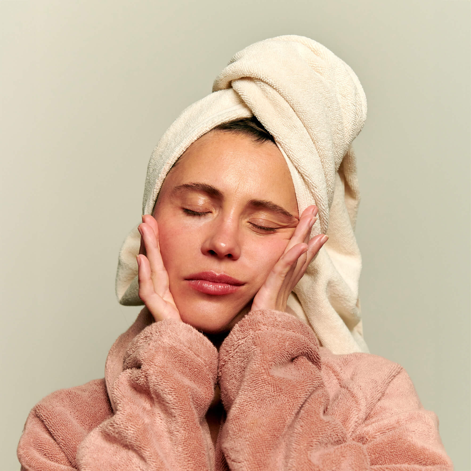 Mega Plump Hydrating Serum - Image 3