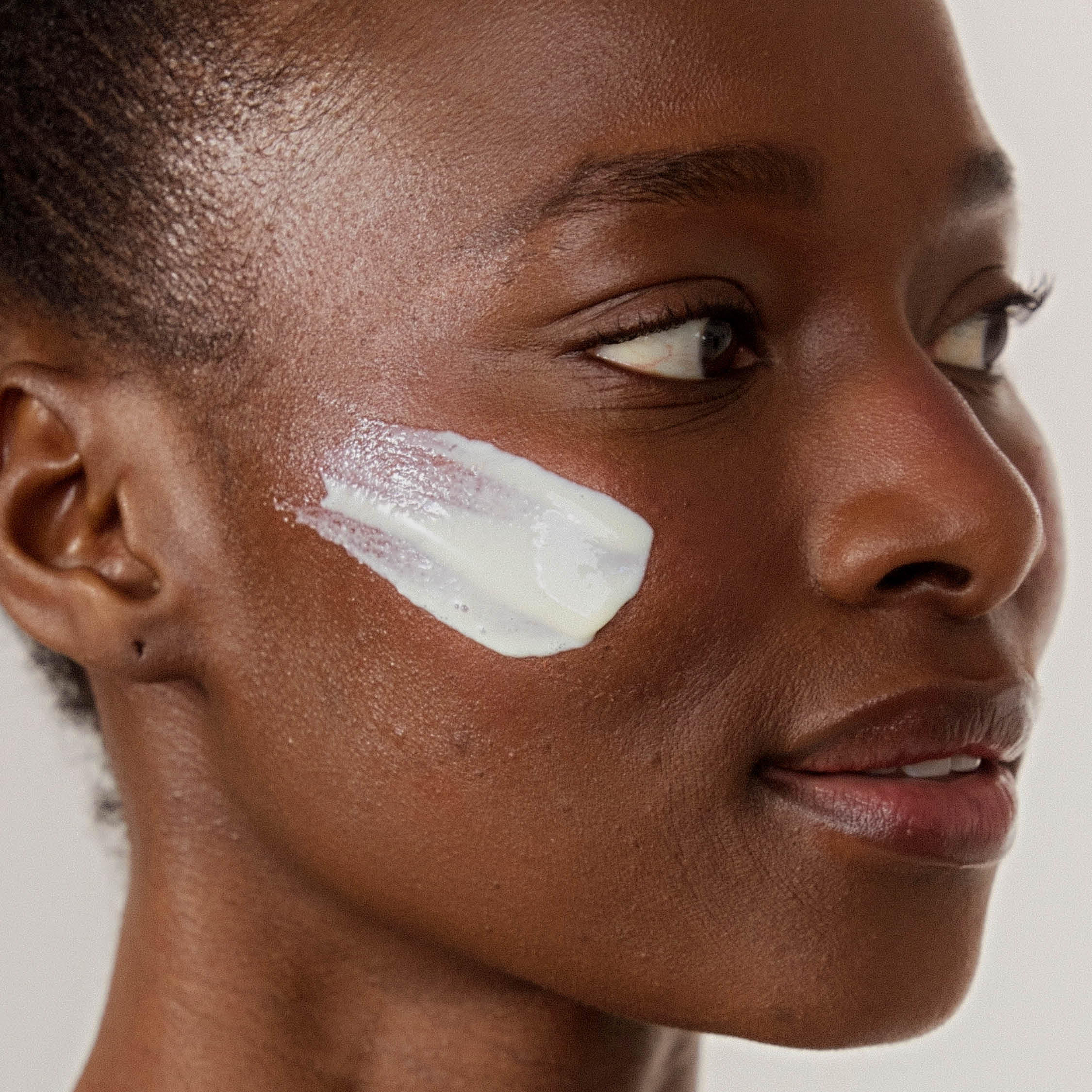 Sunveil SPF 50+ Anti-Dark Spot Sunscreen - Image 4