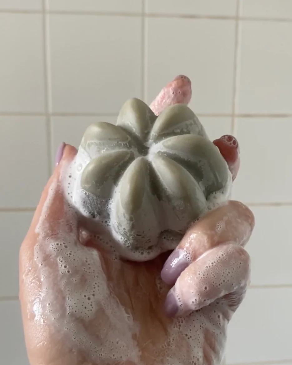 The Rebalancing Solid Shampoo - Image 4