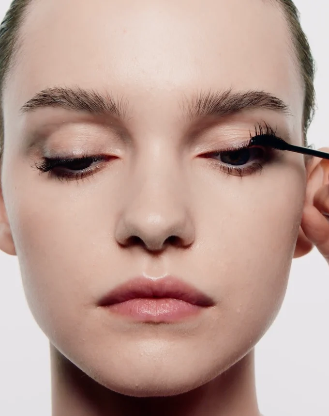 Future Lash Lengthening Mascara - Image 10