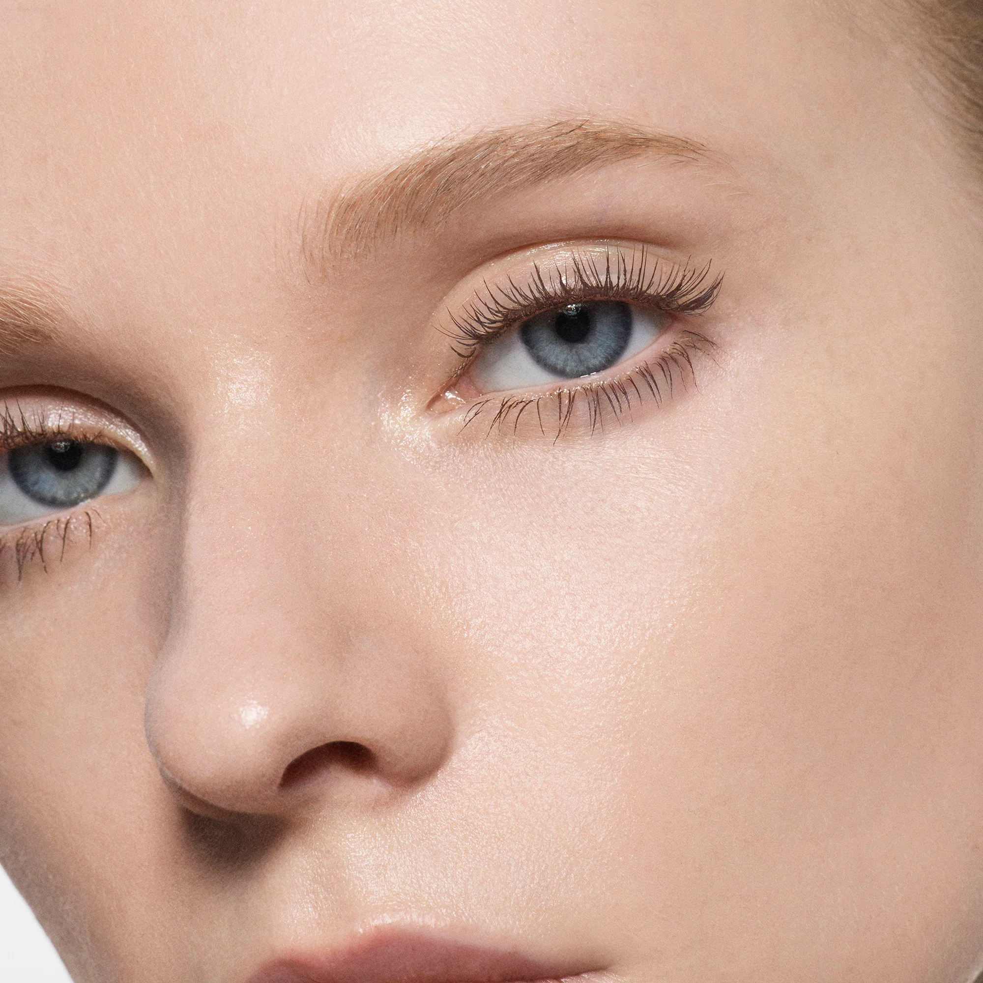 Future Lash Lengthening Mascara - Image 8