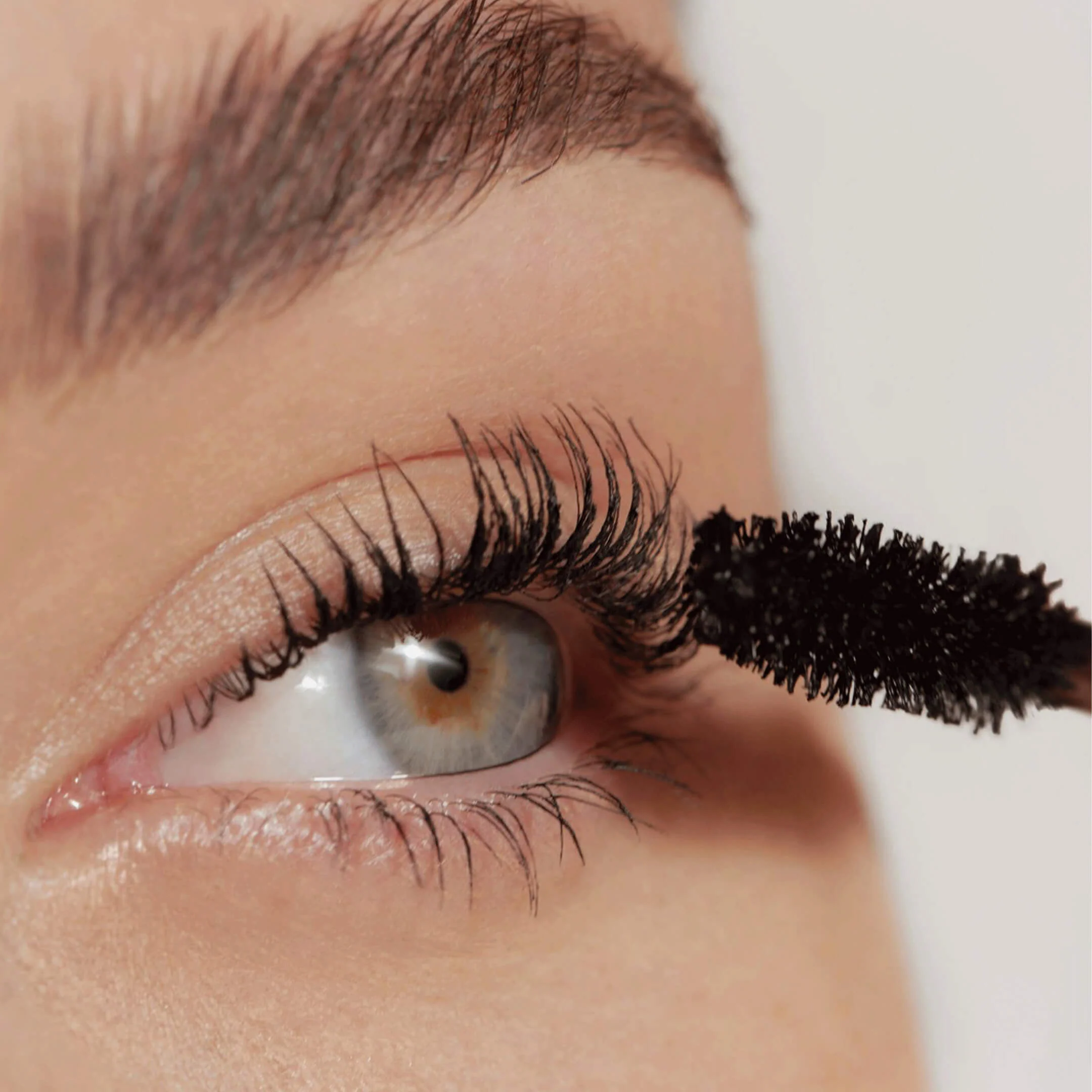 Vast Lash Volumizing Mascara - Image 4